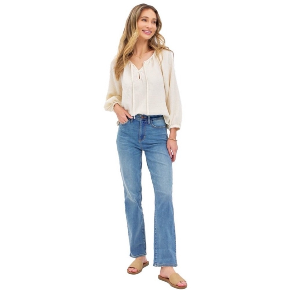 Judy Blue Women's  Straight Fit Medium Wash Jeans size 13 - Picture 3 of 3